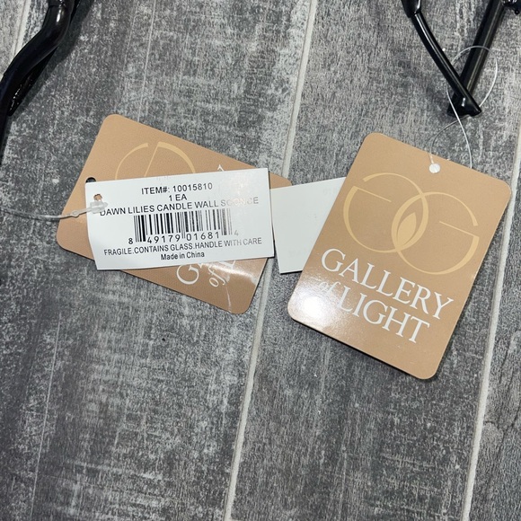 NWT set of 2 Ombré Lili candle/wall decor - Picture 3 of 5